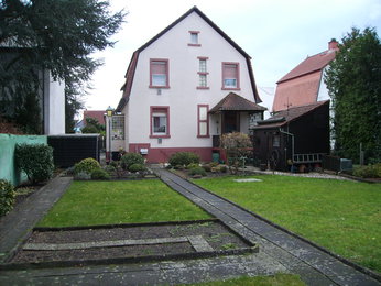 <strong>1-2 Familienhaus in Bestlage</strong><br>
64546 Mörfelden-Walldorf<br>Wohnfläche: ca. 140 m²<br>
Grundstücksfl.: ca. 541 m²