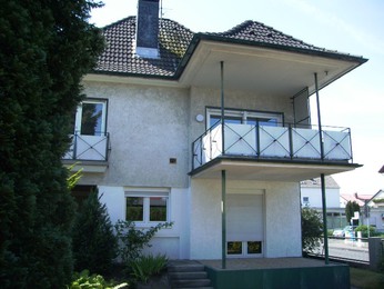 <strong>Freistehendes 3 Familienhaus</strong><br>
64546 Mörfelden-Walldorf<br>	Wohnfläche:     ca. 193 m²<br>
Grundstücksfl.: ca. 553 m²