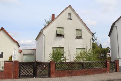 <strong>Freistehendes Einfamilienhaus</strong><br>
64546 Mörfelden-Walldorf <br>Wohnfläche:     ca. 120 m²<br>
Grundstücksfl.: ca. 471 m²