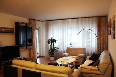 <strong>Neu renovierte 3 Zimmer <br>Wohnung in Walldorf</strong><br>
64546 Mörfelden-Walldorf<br>Wohnfläche:     ca. 70 m²