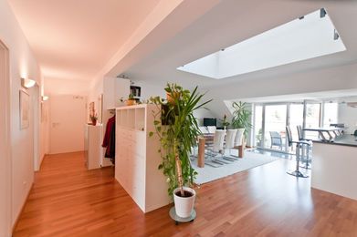 <strong>Schicke 4 Zimmer-<br>Maisonette mit Galeriebereich</strong><br>
64546 Mörfelden-Walldorf<br>Wohnfläche: ca. 108 m²