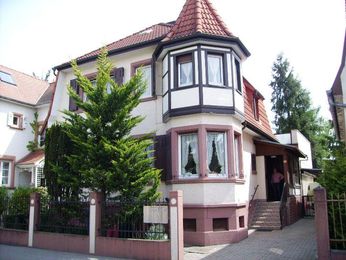 <strong>2 Familienhaus Jugendstil-Atmos.</strong><br>
64546 Mörfelden-Walldorf<br>Wohnfläche: ca. 200 m²<br>
Grundstücksfl.: ca. 600 m²