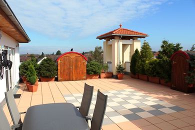 <strong>4 Zimmer Penthaus-Wohnung<br>auf 2 Ebenen mit Dachterrasse</strong><br>
64546 Mörfelden-Walldorf<br>Wohnfläche: ca. 113 m²