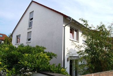 <strong>Neuwertiges Reihenendhaus</strong><br>
64546 Mörfelden-Walldorf<br> 	Wohnfläche:     ca. 180 m²<br>
Grundstücksfl.: ca. 190 m²