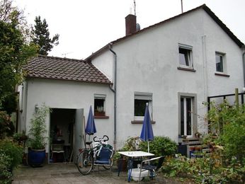 <strong>Doppelhaushälfte gr. Grundstück</strong><br>
63071 Offenbach<br>	Wohnfläche:     ca.   70 m²<br>
Grundstücksfl.: ca. 700 m²