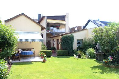 <strong>1-2 Familienhaus in Walldorf</strong><br>
64546 Mörfelden-Walldorf<br>Wohnfläche:     ca. 133 m²<br>
Grundstücksfl.: ca. 394 m²