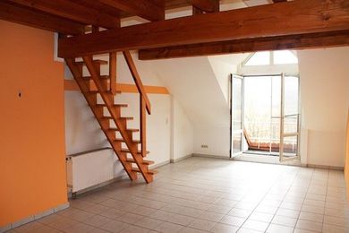 <strong>2 Zimmer Dachgeschoss Wohnung<br> mit Galerie</strong><br>
63683 Ortenberg<br>Wohnfläche 60  m²
