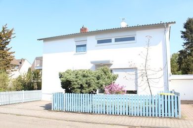<strong>3 Zimmer EG-Wohnung<br> mit Einliegerwohnung im UG</strong><br>
64546 Mörfelden-Walldorf<br>
Wohnfläche 73 m²
