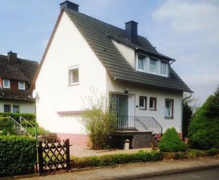 <strong>Gepflegtes Einfamilienhaus</strong><br>37290 Abterode<br>
Wohnfläche 118 m²<br>		Grundstücksfläche 729 m²