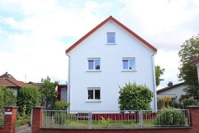 <strong>Großes freist. Einfamilienhaus</strong><br>64546 Mörfelden-Walldorf<br>
Wohnfläche 160 m²<br>		Grundstücksfläche 479 m²